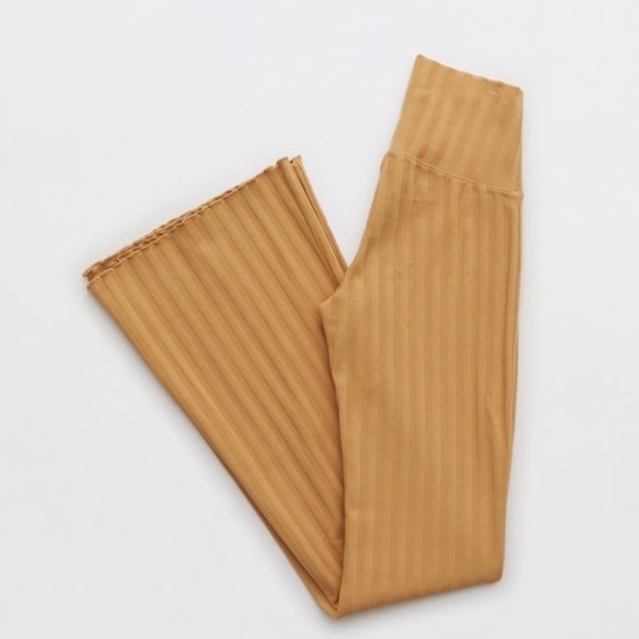 NWOT Offline by Aerie OG Highrise Flare leggings - Picture 2 of 6